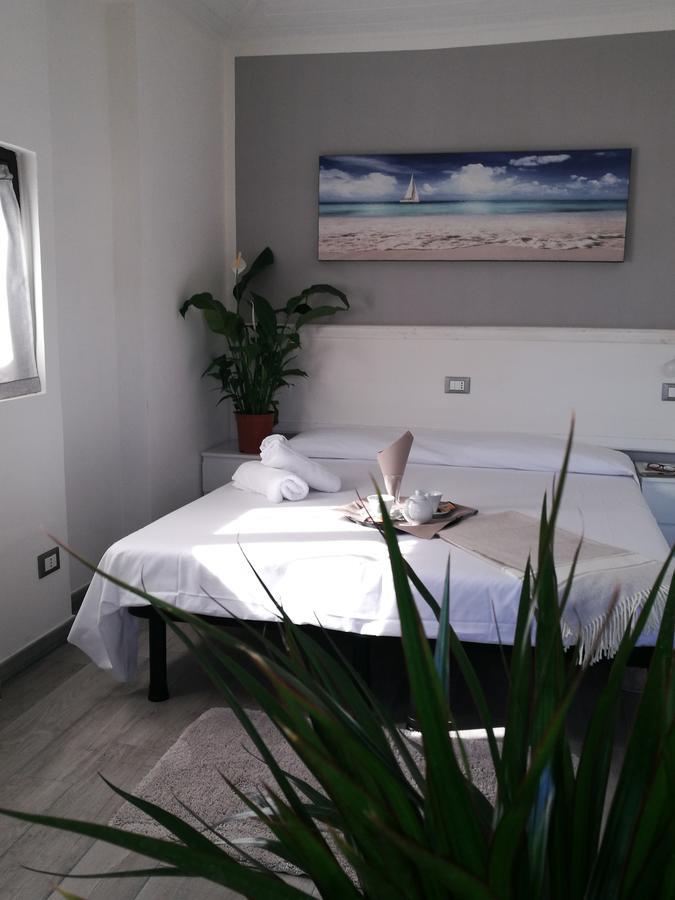 Iron Gate Marina3B Hotel Sarzana Ngoại thất bức ảnh